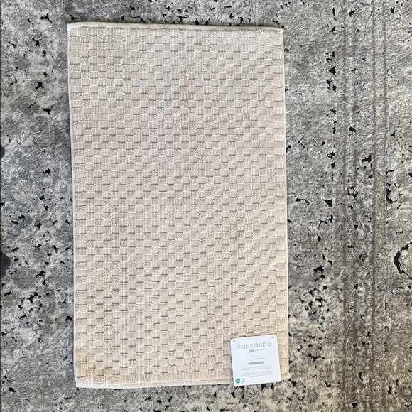 Kassaspa Textured Bath Mat 20x34 Inches - Picture 2 of 3